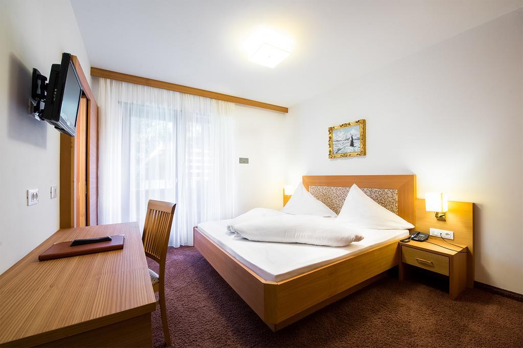 Hotel Paradies Marlengo Esterno foto